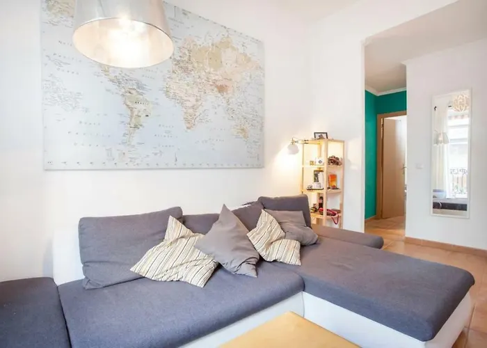 Luminous & Cosy Down Town Apartment