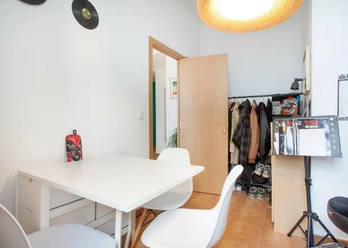 Luminous & Cosy Down Town Apartment